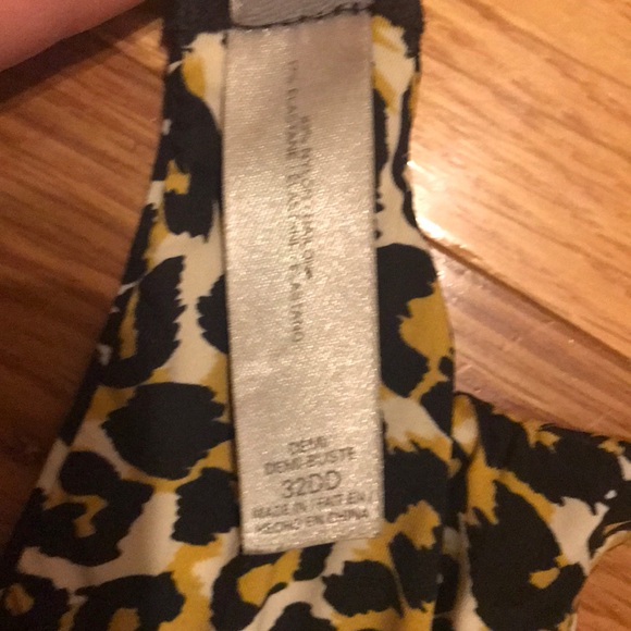 Victoria's Secret Demi Size 32DD - Picture 8 of 8